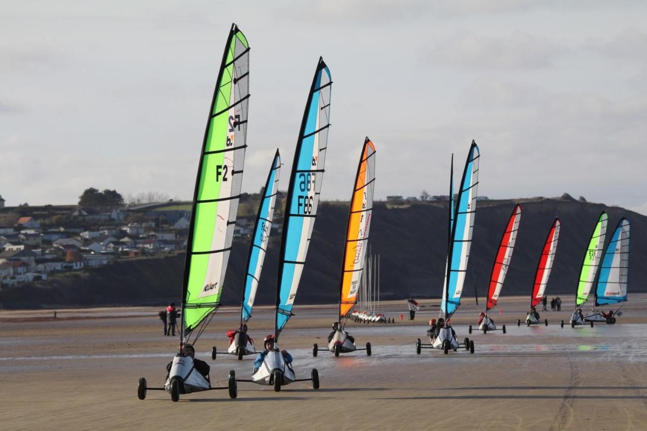 Le So Art, Grande Maison 4 Chambres, Terrain De Petanque, Grand Jardin Clos, Flipper, Babyfoot, Jeux Arcade, Ping Pong,1 Km Mer, Proche Golf, Port En Bessin, Bayeux Et Plages Du Debarquement, Adaptee Enfants Commes エクステリア 写真